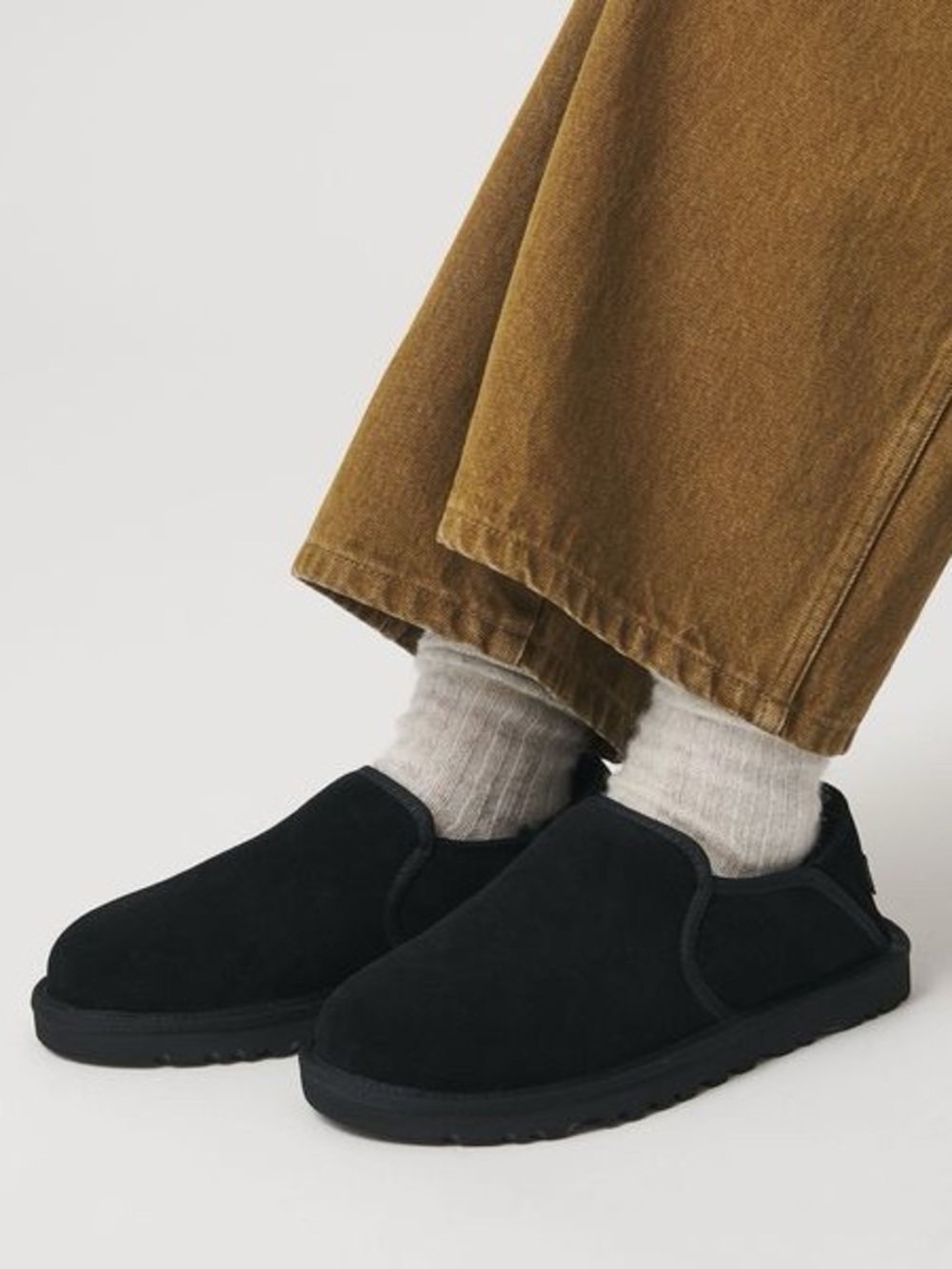 UGG Men's Kenton Slipper in black suede
